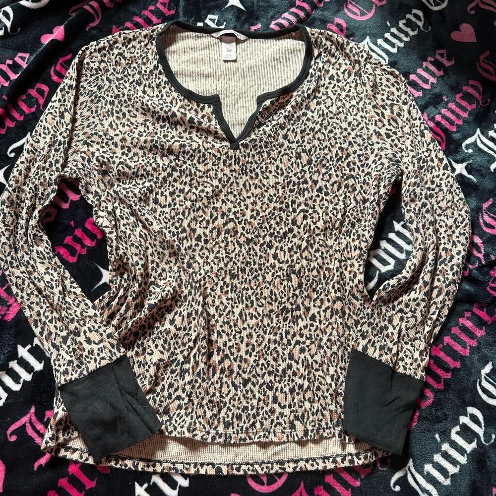 Y2K Victoria's Secret leopard print long sleeve shirt